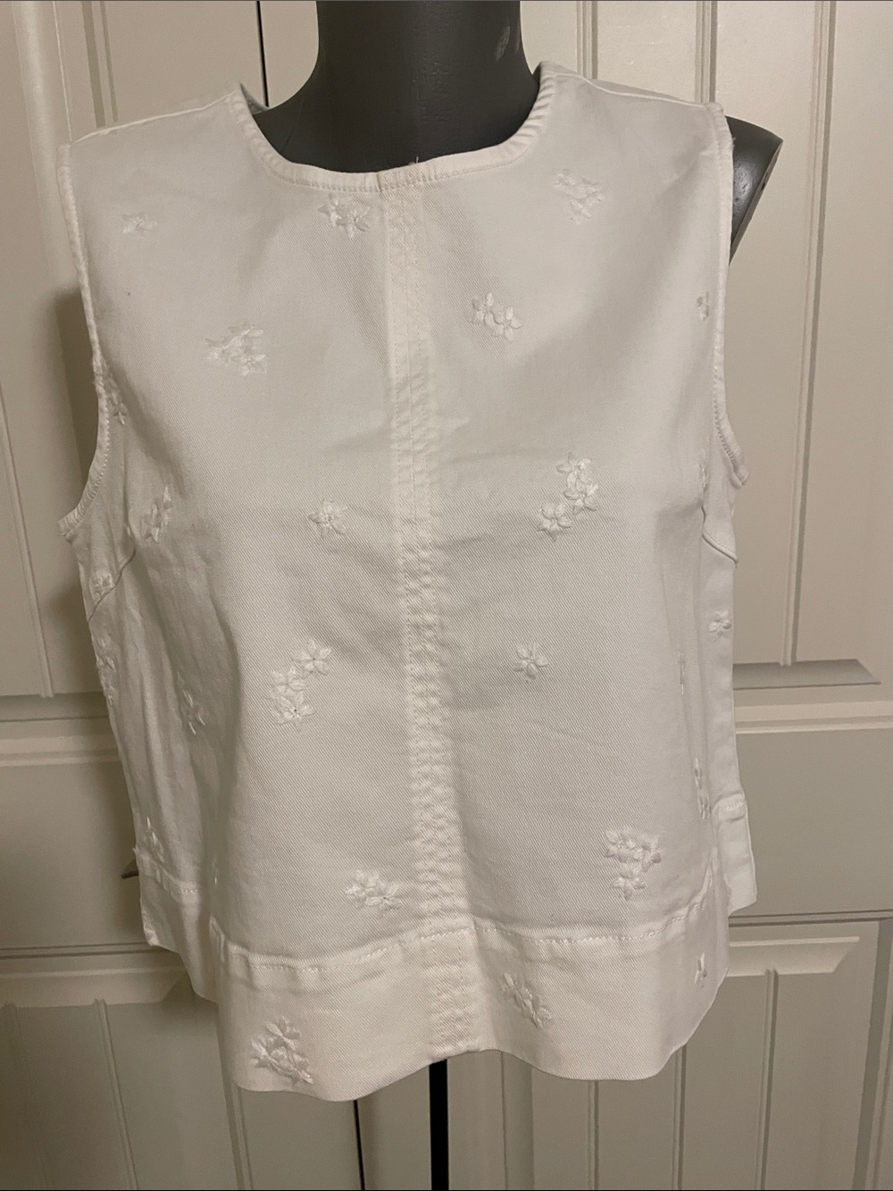 Habitual White Embroidered Sleeveless Camisole